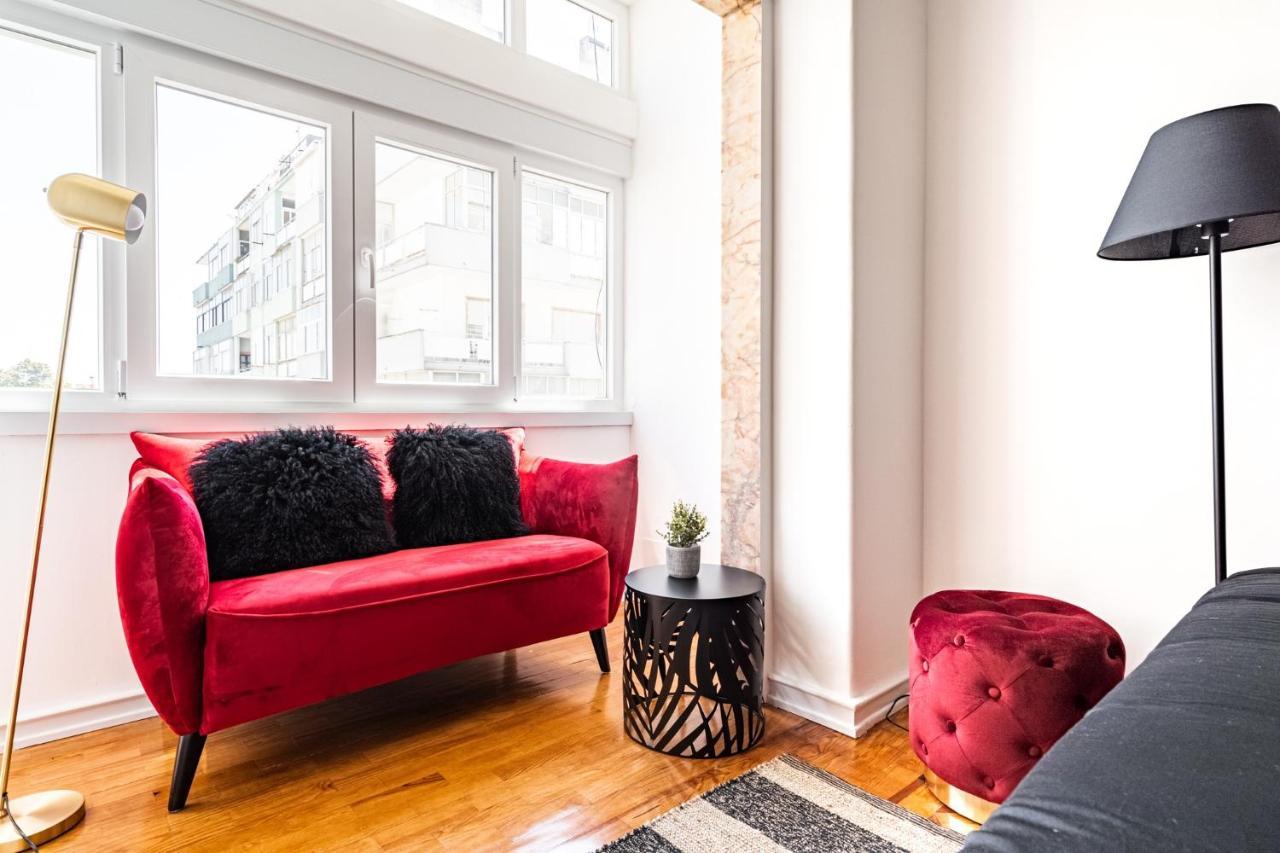 Akicity Alameda Yellow Apartment Lisbon